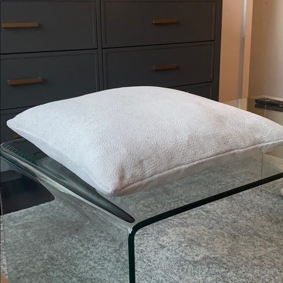 PILLOW - like NEW - Picture 2 of 3